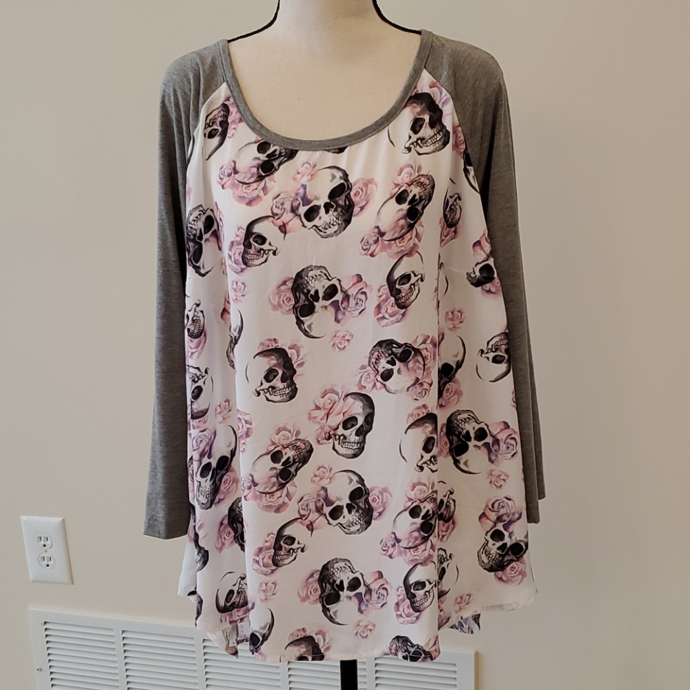 Torrid White and Grey 3/4 Sleeve skull top